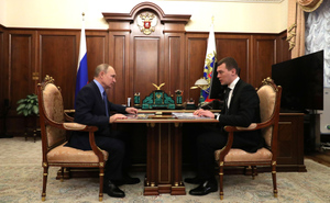 Дегтярёв показал Путину материал, из которого сделаны палатки и спальники участников СВО