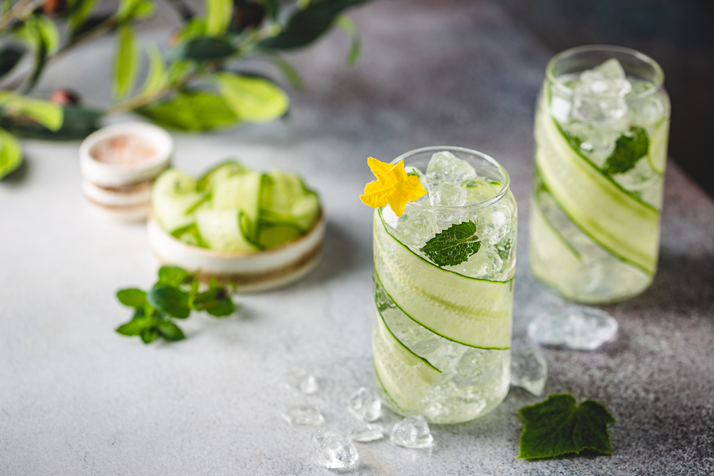Напитки, которые помогут бороться с жаждой в жару. Фото © Shutterstock