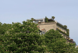 Сад на крыше парижской девятиэтажки, где квартира семьи Авакянов. Фото © Wikipedia / Polymagou