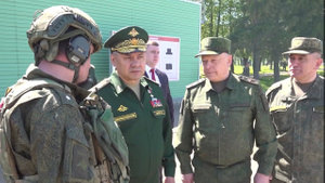 Шойгу проверил организацию боевой подготовки контрактников на полигонах ЗВО