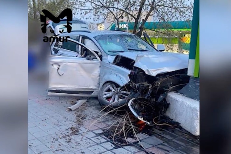 Пьяный лихач на ауди во Владивостоке насмерть сбил девушку на тротуаре