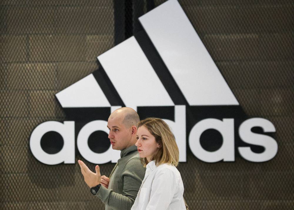 СМИ узнали о планах Adidas продать бизнес в России