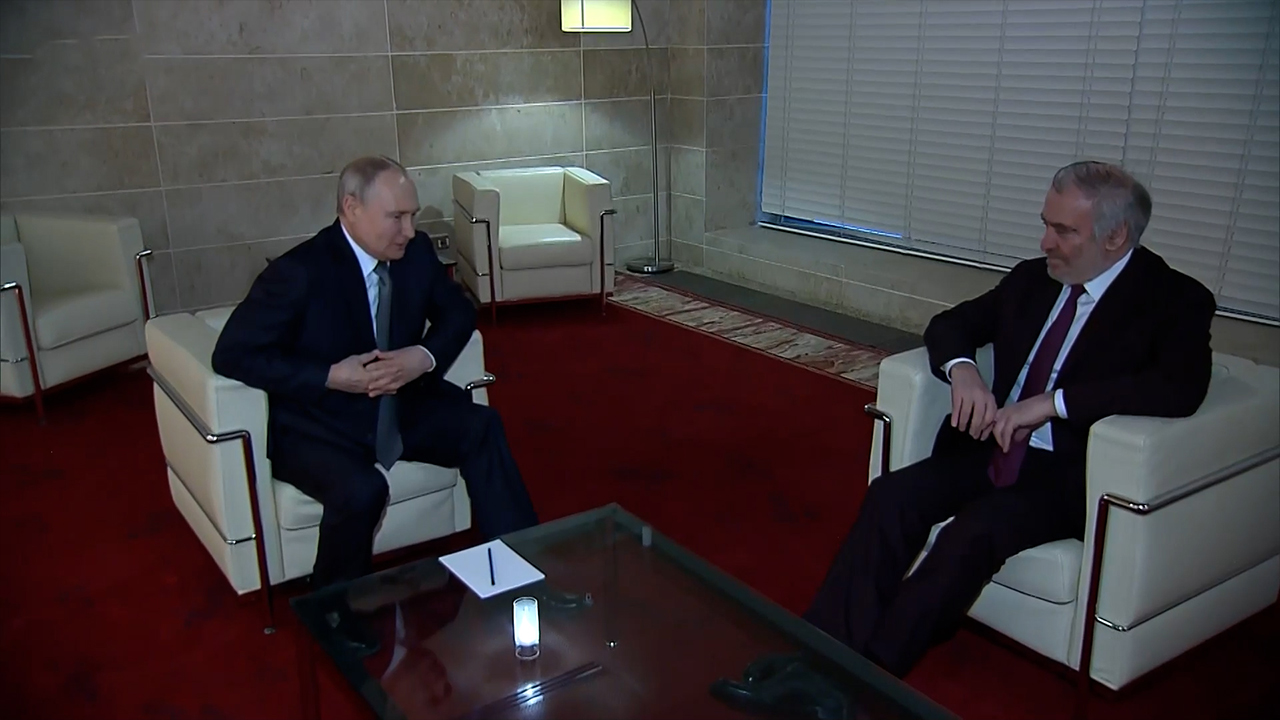 Путин лично поздравил Гергиева с юбилеем и отметил, что искусство вне политики