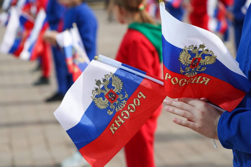 Жители России перечислили важнейшие по их мнению национальные цели
