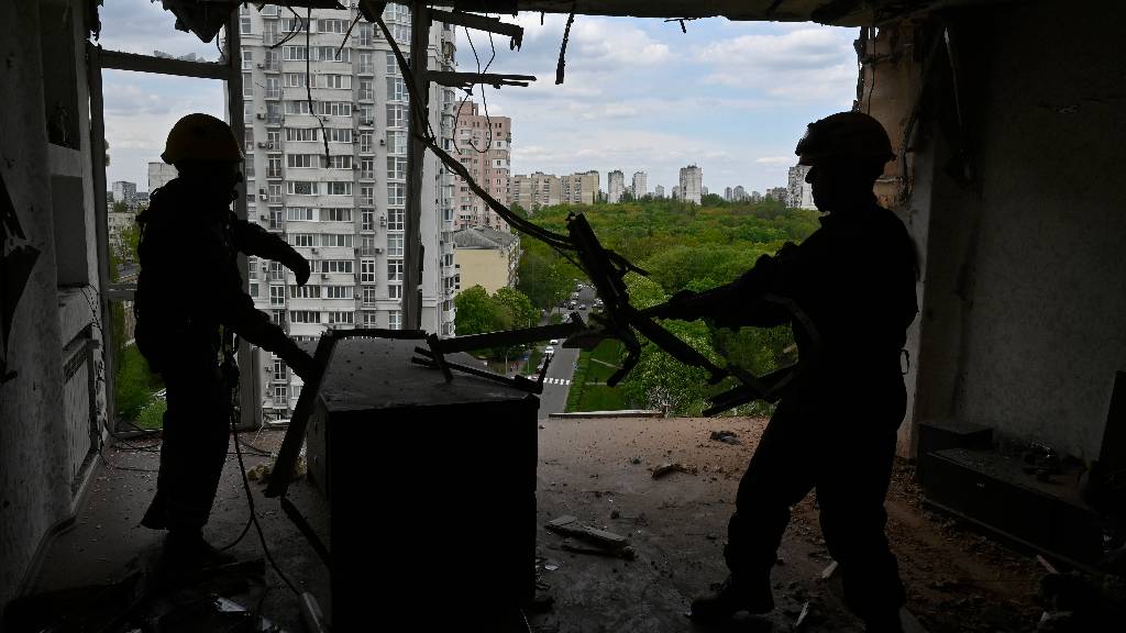 Бойцы Президентского полка избили и ограбили жителя Киева