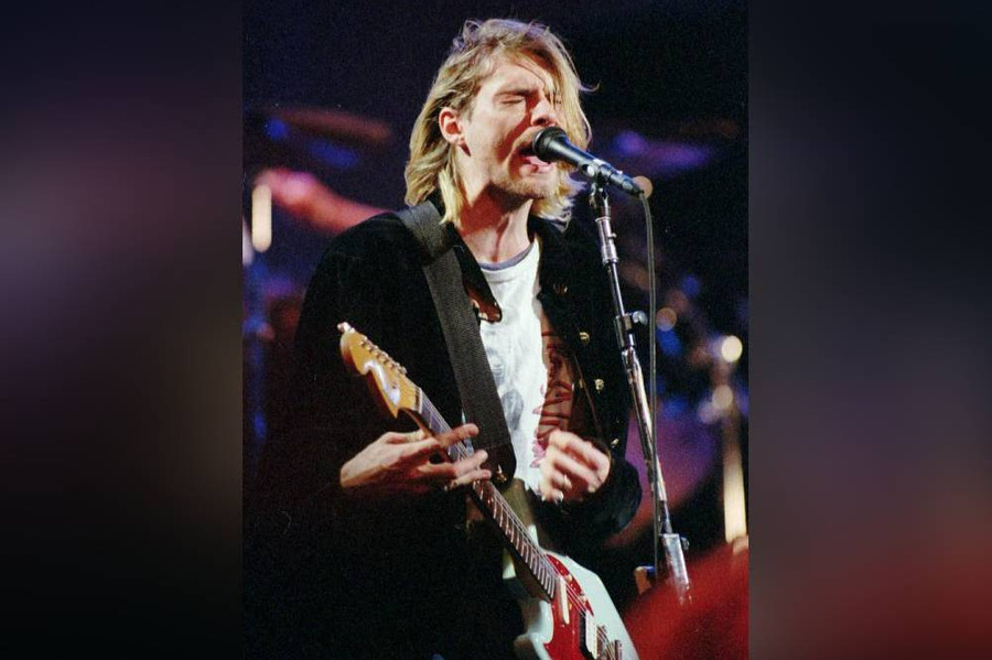 Курт Кобейн на выступлении группы Nirvana в Сиэтле, 1993 год. Обложка © ТАСС / AP / Robert Sorbo