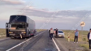 Водитель легковушки погиб, столкнувшись с пассажирским автобусом в Дагестане