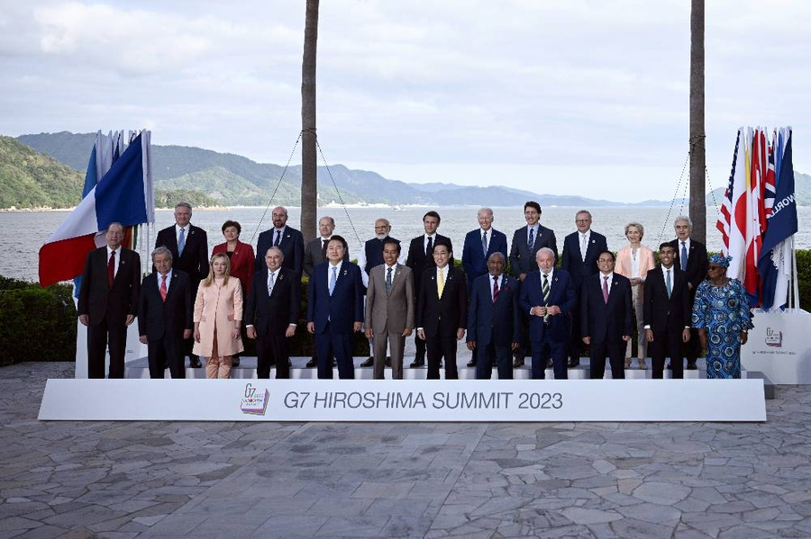 Япония. Хиросима. Совместное фото участников саммита лидеров стран G7. Обложка © ТАСС / AP / Brendan Smialowski
