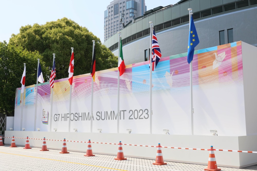 Лидеры G7 проводят сессию по Украине с участием Зеленского