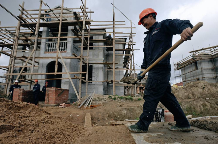 Летом вырастут цены на строительство домов © ТАСС / Руслан Шамуков