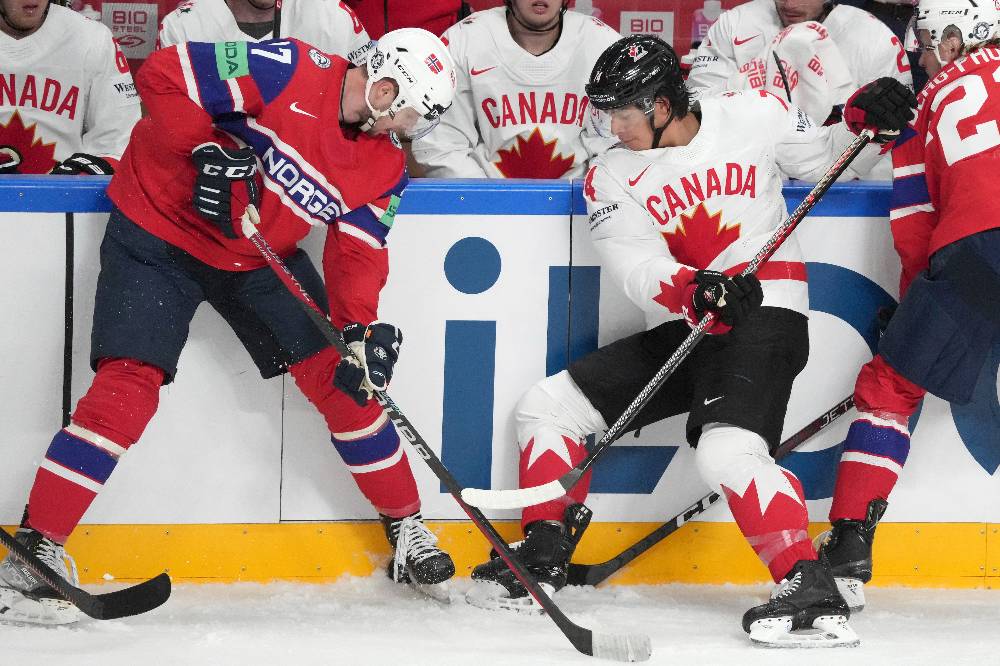 Сборная Канады по хоккею впервые с 2000 года проиграла норвежцам на ЧМ