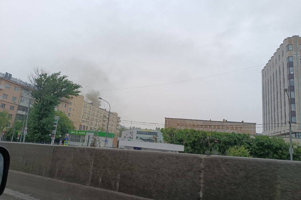 В Москве загорелось здание, в котором находится военкомат