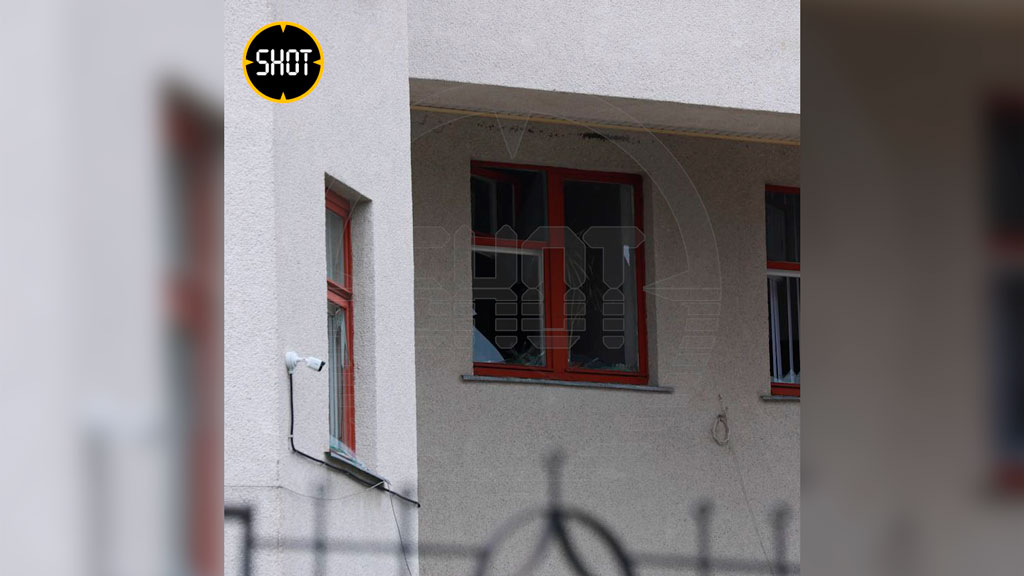 Последствия обстрела школы в Грайвороне Белгородской области. Фото © SHOT