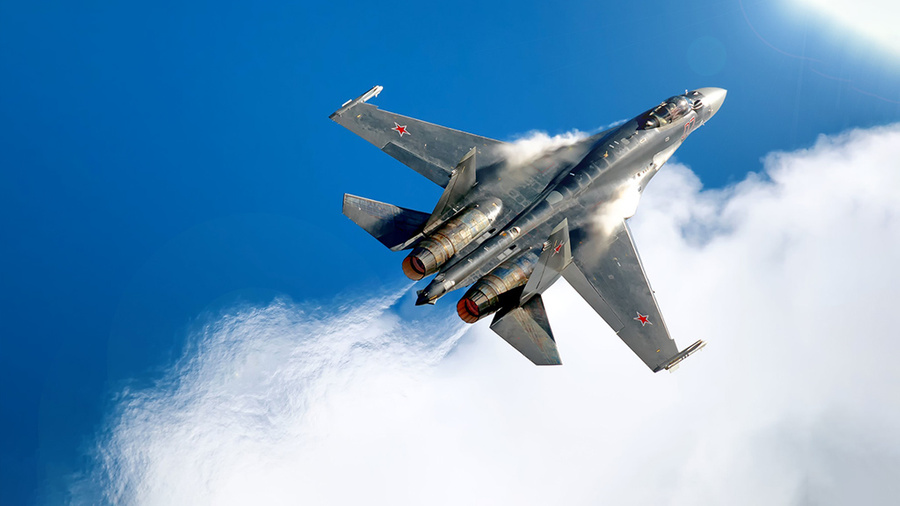 <p>Истребитель Су-27 в небе. Обложка © Shutterstock</p>
