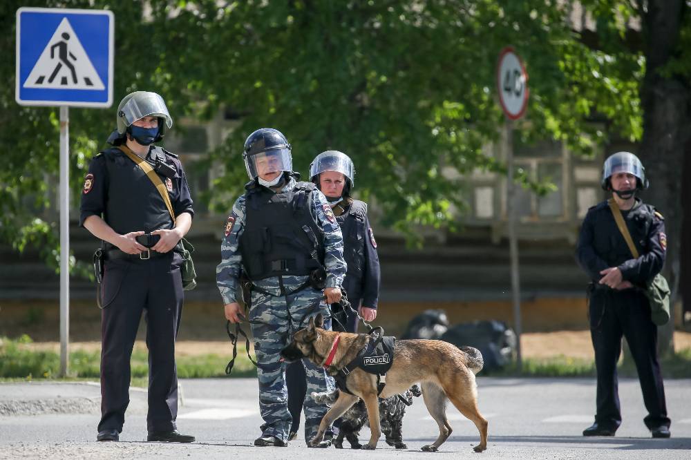 Мигающий предмет с проводами вызвал переполох у жилого дома в Москве