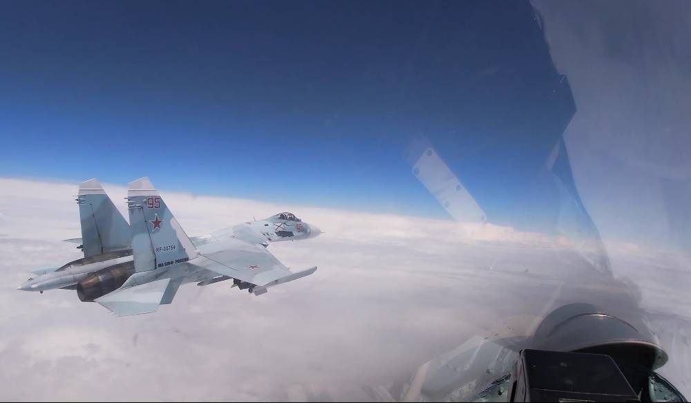 Пентагон подтвердил перехват своих бомбардировщиков российским Су-27 над Балтикой