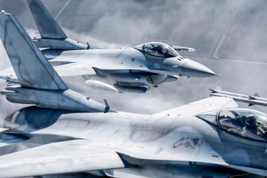 <p>Истребители F-16. Обложка © Shutterstock</p>