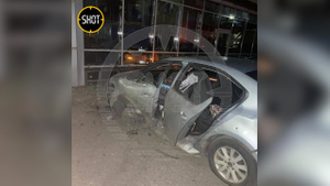 Дрон со взрывчаткой атаковал посёлок под Белгородом, повреждено три автомобиля