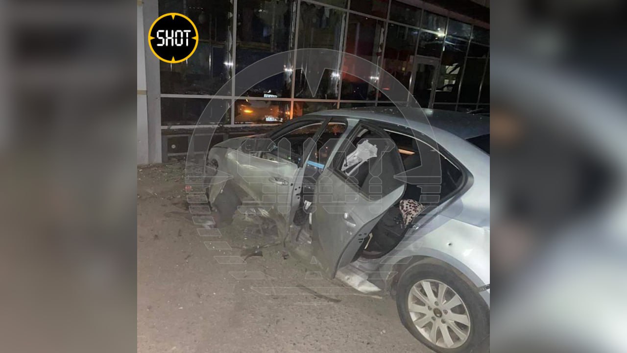 Дрон со взрывчаткой атаковал посёлок под Белгородом, пострадало три автомобиля