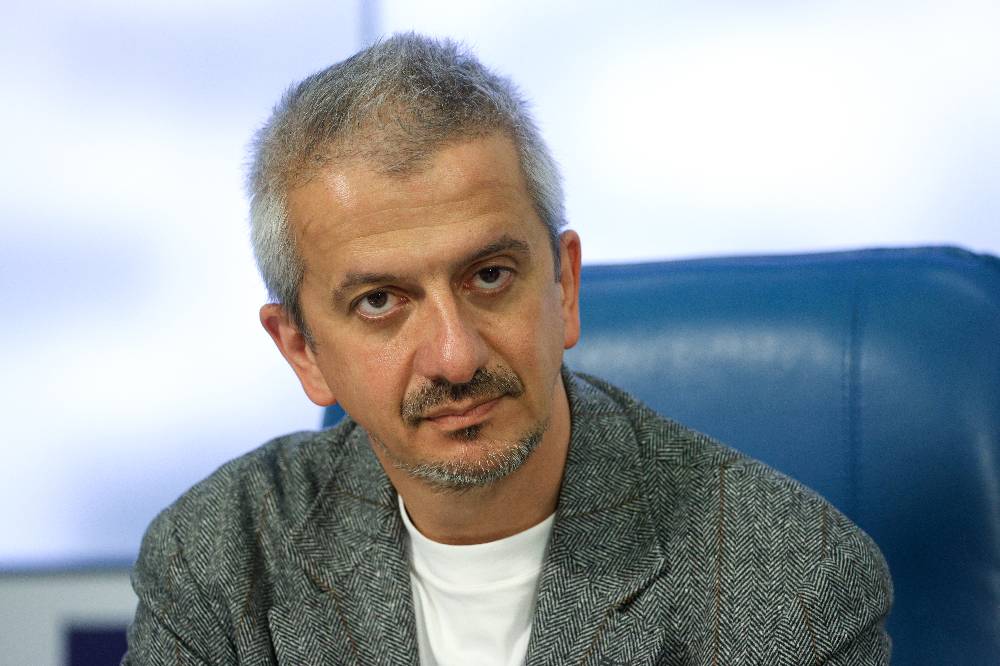 Богомолов написал статью об оплакивающих прошлое особых русских
