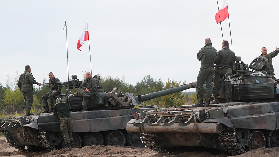 Польские военные на танках PT-91 Twardy во время военных учений. Обложка © ТАСС / EPA / TOMS KALNINS