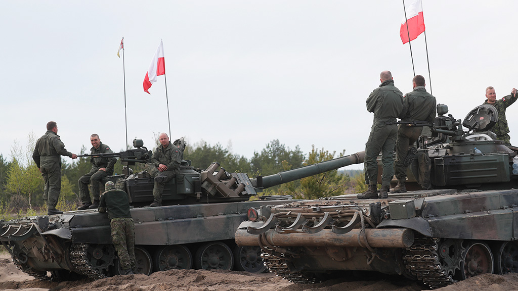 Достать ножи: Зачем Польша стягивает войска к границе с Белоруссией 
