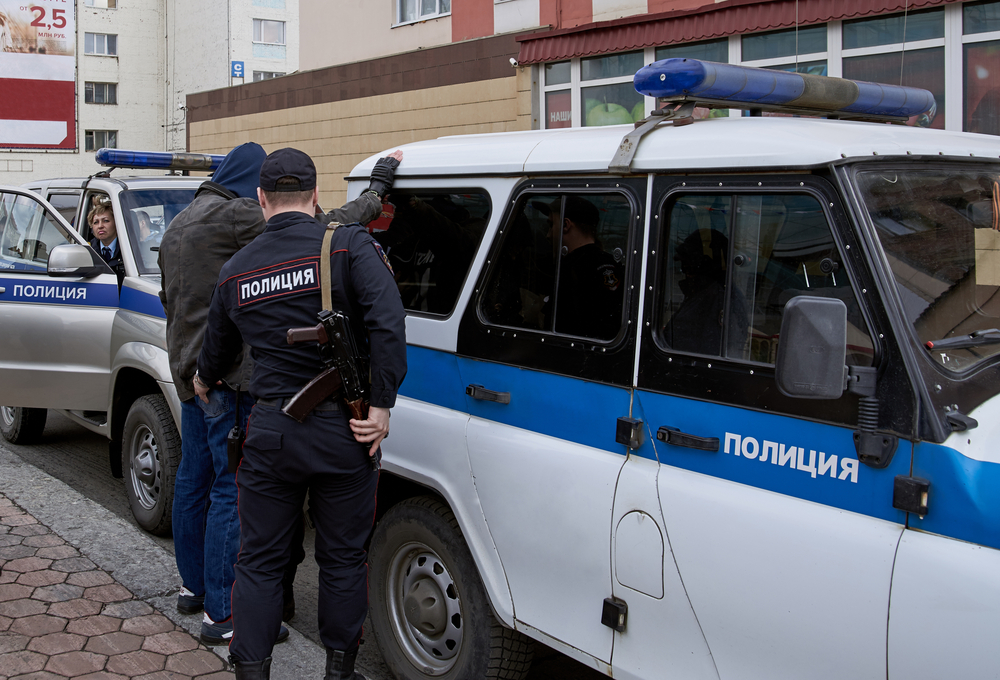 В Москве задержан экс-заммэра Мурманска с арсеналом оружия и липовыми правами