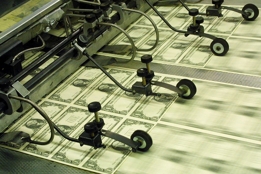 Дефолт может спровоцировать падение курса доллара. Фото © Getty Images / Alex Wong
