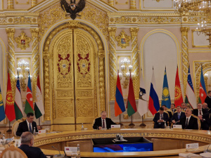 Пашинян и Алиев устроили перепалку на саммите в Москве