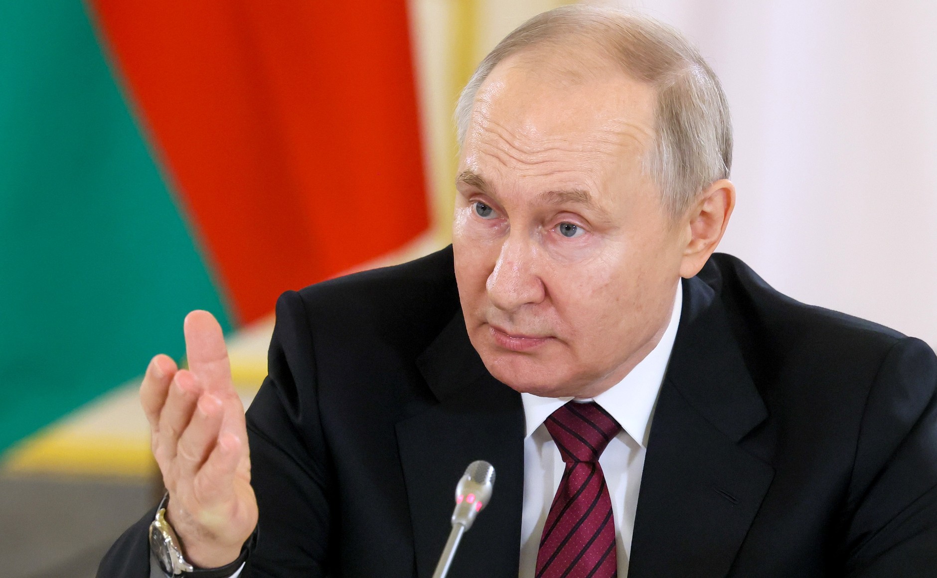 Путин призвал создать комфортные условия для передвижения людей в странах ЕАЭС