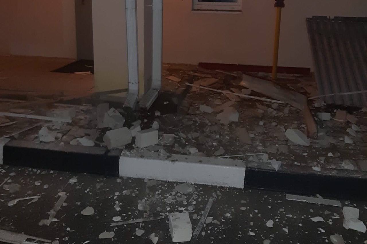 Беспилотник сбросил взрывчатку на здание в белгородском посёлке Октябрьский