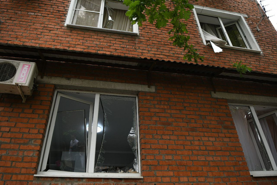 После взрыва в Краснодаре повреждения получила пятиэтажка. Фото © t.me / Евгений Наумов