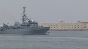 Цел и невредим: Легко отбившийся от украинских дронов корабль прибыл в Севастополь