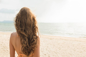 Трихолог дала советы, как защитить волосы при отдыхе на море