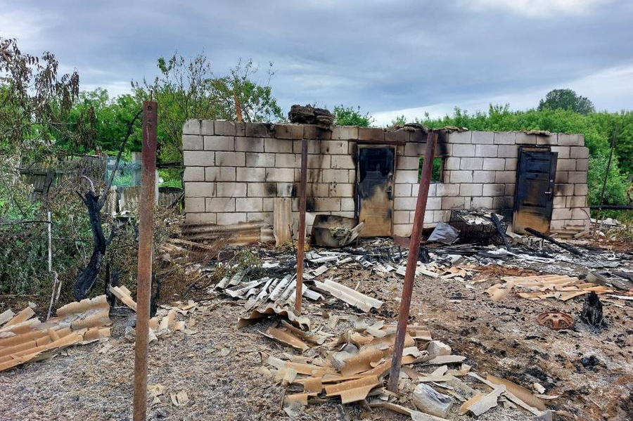 Село Глотово. Жилой дом, разрушенный в результате атаки украинской диверсионно-разведывательной группы (ДРГ). Обложка © ТАСС / Дмитрий Бойков