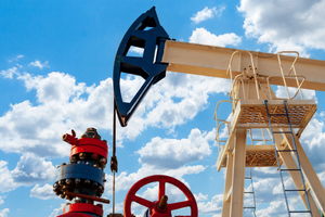 РФ продлит добровольное сокращение добычи нефти в 2024 году на 500 тыс. баррелей