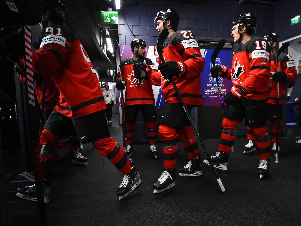 Сборная Канады вернула титул хоккейного чемпиона мира