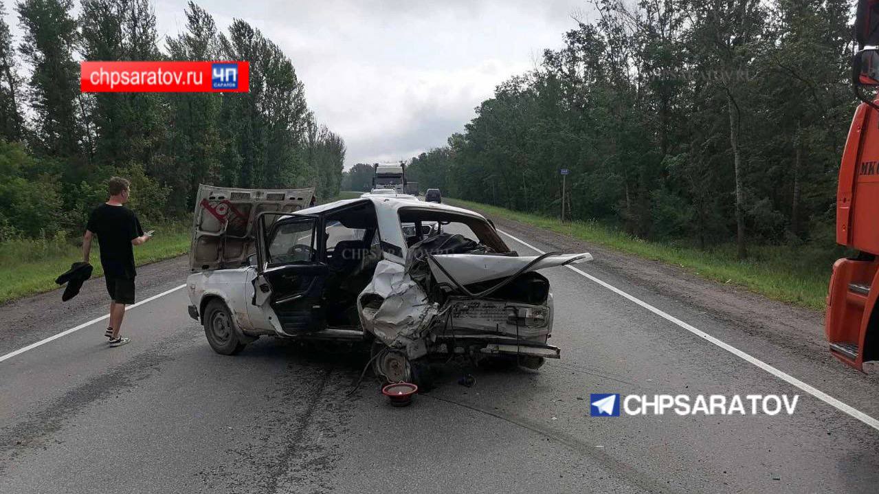 Девять человек пострадали в ДТП с двумя легковыми авто в Саратовской области