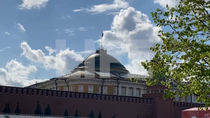 Даже флаг не обгорел: Лайф публикует видео с куполом Сенатского дворца в Кремле после атаки дронов