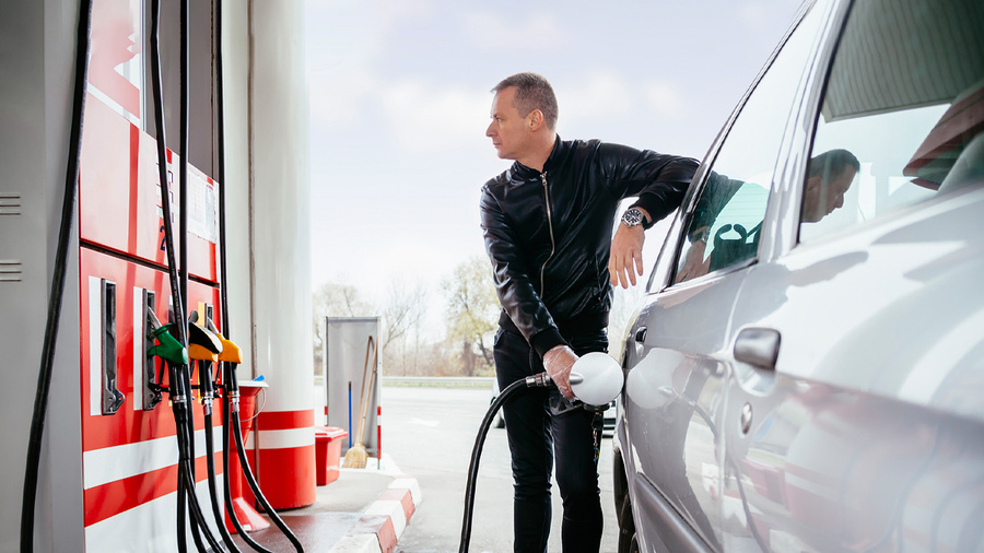 Бензин может подорожать после 10 мая © Shutterstock