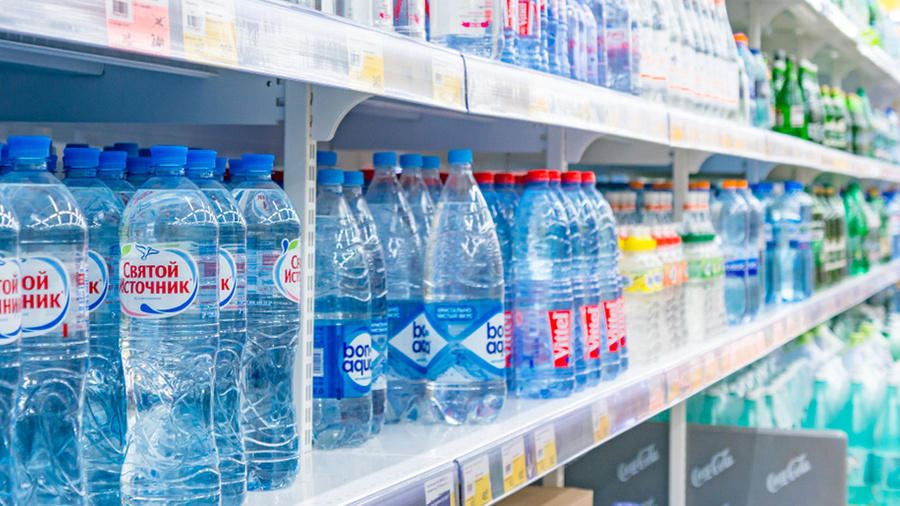 <p>Цена бутилированной питьевой воды зависит от множества факторов. Обложка © Shutterstock</p>