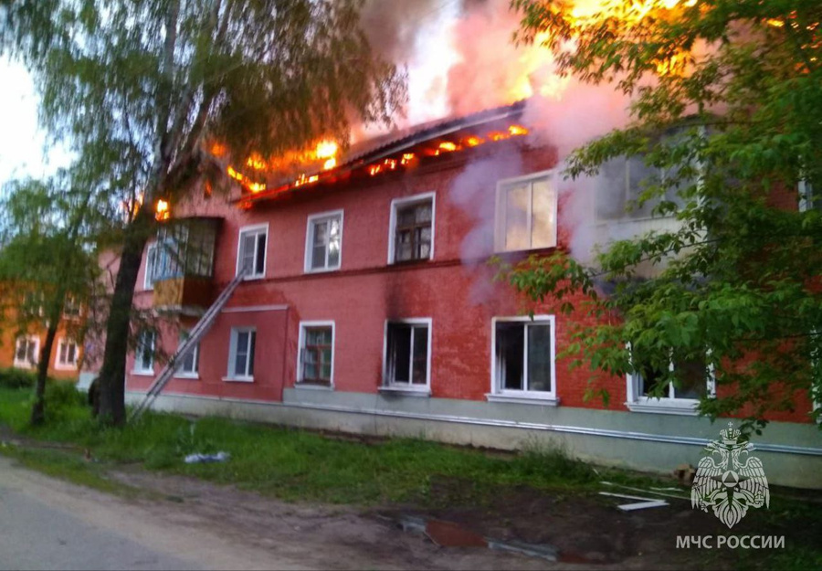 Один из домов, который поджёг россиянин. Фото © Telegram / "МЧС Тульская область"