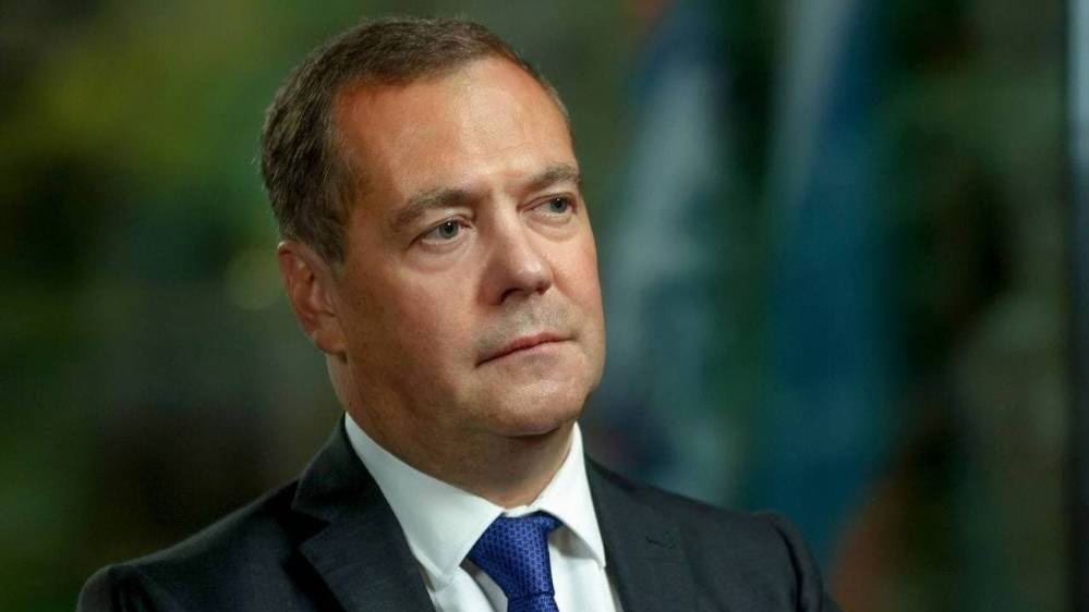 Медведев предложил создать для новых регионов портал о льготах 