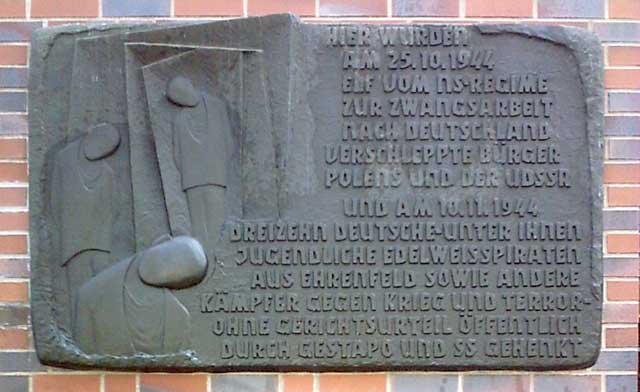 Мемориальная доска в Кёльне на месте казни нескольких "Пиратов Эдельвейса" в 1944 г. Фото © Wikipedia