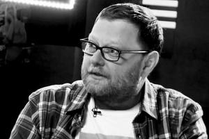 Умер режиссёр "новогодних огоньков" на Первом и создатель клипов для группы "Мумий Тролль"