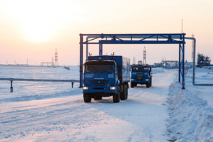 Нефтяная компания начала перевозки грузов в Арктике беспилотным автотранспортом