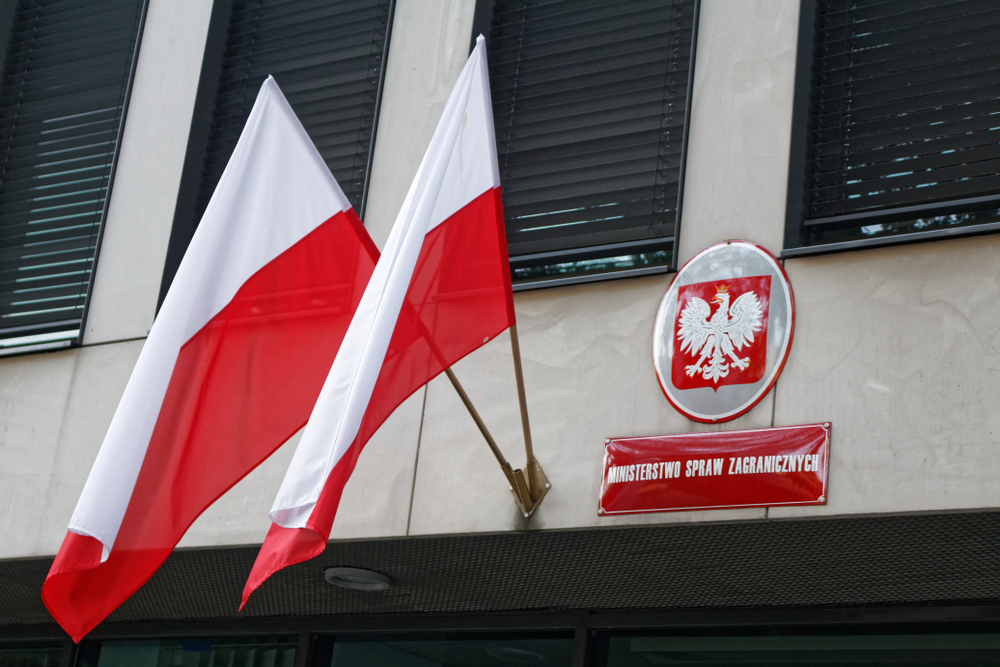 В МИД Польши объяснили, почему Варшава оставит своего посла в России
