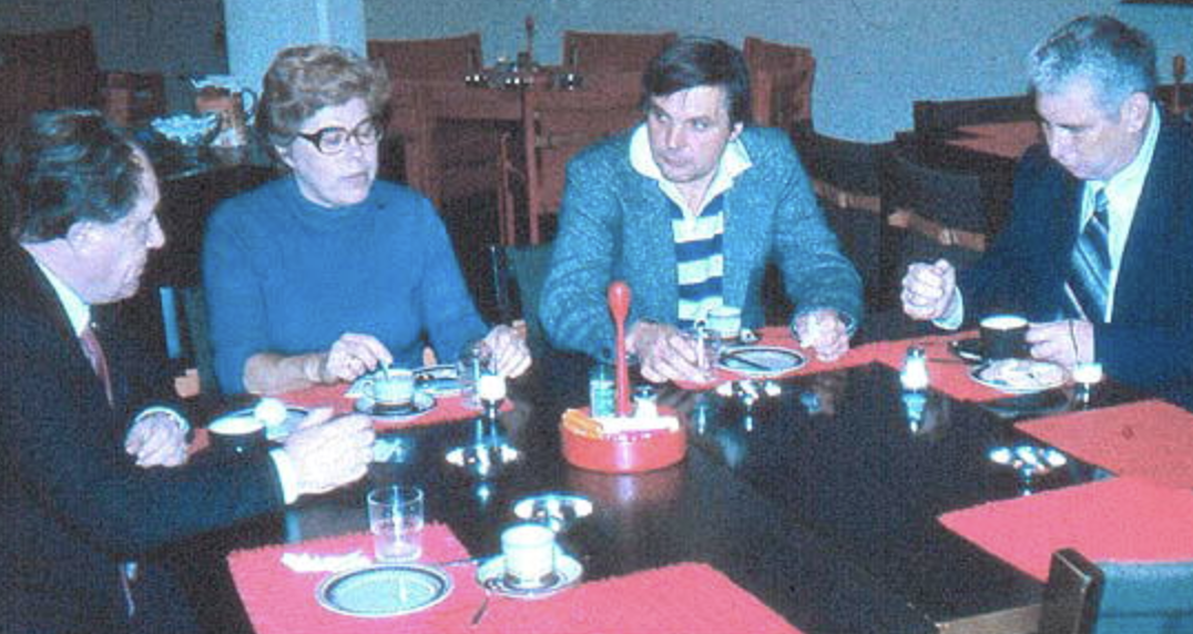 Владимир Александров (третий слева) на международном симпозиуме в Хельсинки, сентябрь 1983г. Фото © oadam.livejournal.com