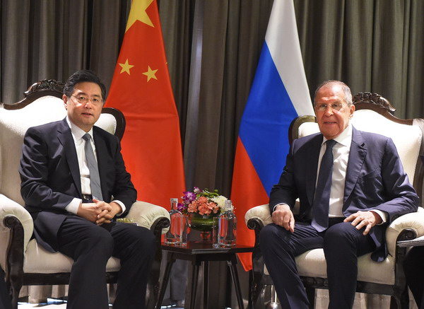 Глава МИД Китая заявил о готовности вместе с РФ урегулировать кризис на Украине
