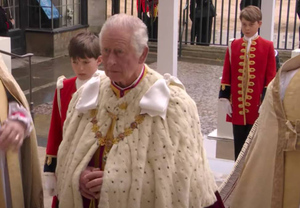 Церемония коронации Карла III началась в Лондоне 
